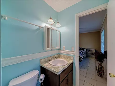 Bath - 2301 NE 32nd Pl, Ocala, FL 34479 photo 4 of 5