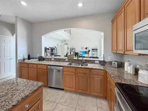 Kitchen - 10172 Windermere Chase Blvd, Gotha, FL 34734 photo 5 of 6