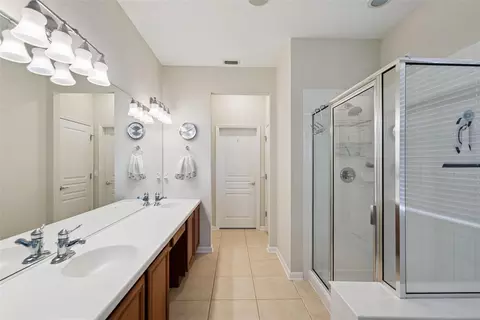 Bath - 13239 Jervey St, Windermere, FL 34786 photo 2 of 5