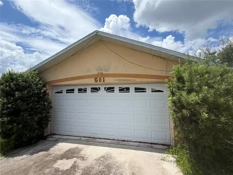 601 Wiggins Ct, Plant City, FL 33563