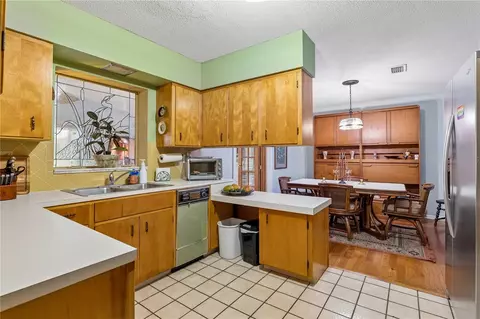 Kitchen - 22 Fairway Dr, Eustis, FL 32726 photo 1 of 2