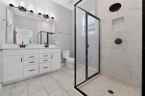Bath - 660 Kimber Ln, Debary, FL 32713 photo 3 of 3
