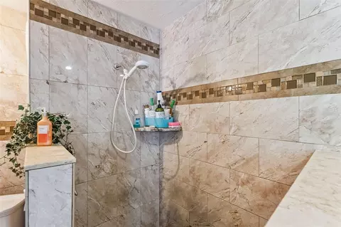 Bath - 1024 Vermont Ave, Saint Cloud, FL 34769 photo 4 of 5