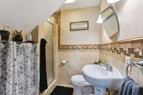 Bath - 1024 Vermont Ave, Saint Cloud, FL 34769 photo 3 of 5
