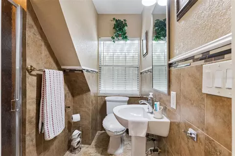 Bath - 1024 Vermont Ave, Saint Cloud, FL 34769 photo 2 of 5
