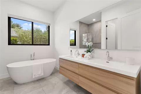 Bath - 930 East Blvd, Windermere, FL 34786 photo 1 of 8