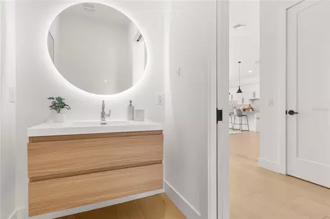 Bath - 930 East Blvd, Windermere, FL 34786 photo 6 of 8