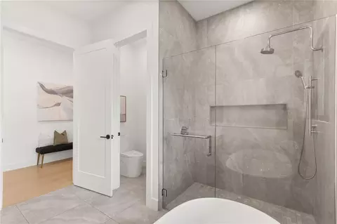 Bath - 930 East Blvd, Windermere, FL 34786 photo 3 of 8