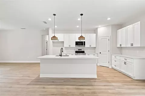 Kitchen - 41325 Royal Trails Rd, Eustis, FL 32726 photo 2 of 3