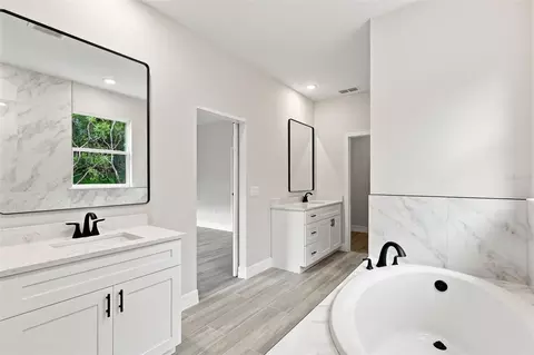 Bath - 41325 Royal Trails Rd, Eustis, FL 32726 photo 2 of 6