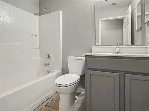 Bath - 881 Vanderbilt Dr, Eustis, FL 32726 photo 3 of 3
