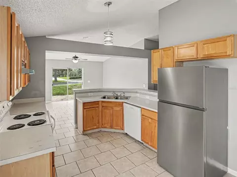 Kitchen - 881 Vanderbilt Dr, Eustis, FL 32726 photo 3 of 3