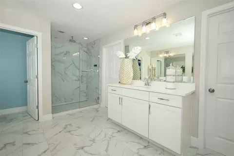 Bath - 5288 Obsidian Gate Dr, Mount Dora, FL 32757 photo 5 of 8