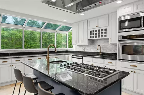 Kitchen - 101 Lee St, Windermere, FL 34786 photo 4 of 8