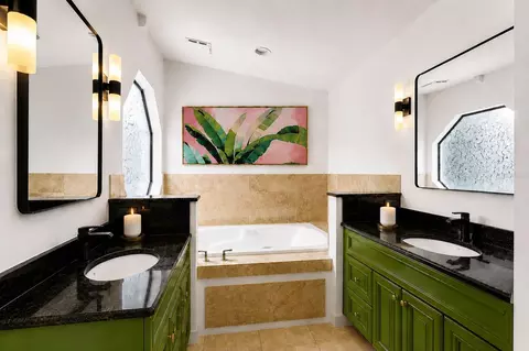 Bath - 101 Lee St, Windermere, FL 34786 photo 1 of 7