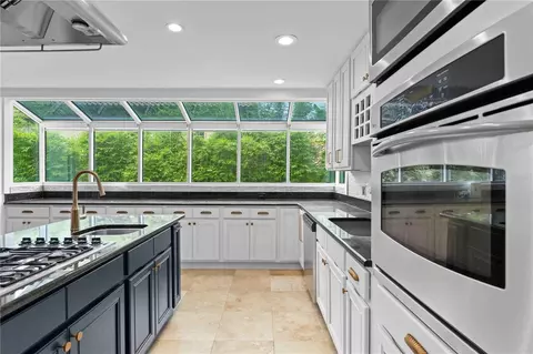 Kitchen - 101 Lee St, Windermere, FL 34786 photo 5 of 8