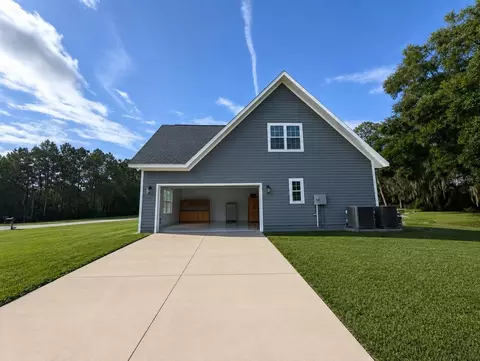 Exterior - 841 NW 4th Ave, Williston, FL 32696 photo 3 of 4