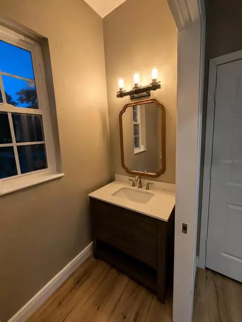 Bath - 841 NW 4th Ave, Williston, FL 32696 photo 3 of 5