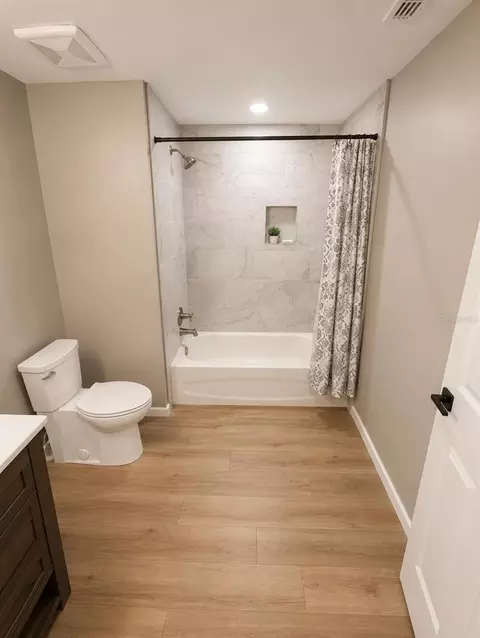 Bath - 841 NW 4th Ave, Williston, FL 32696 photo 5 of 5