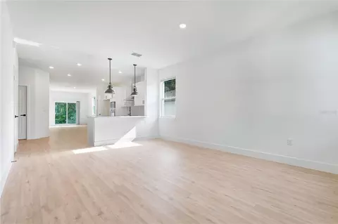 Living - 435 E 13th St, Apopka, FL 32703 photo 1 of 5