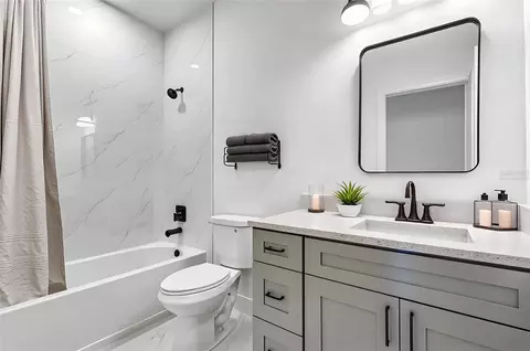 Bath - 435 E 13th St, Apopka, FL 32703 photo 5 of 5