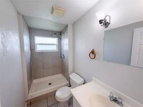 Bath - 119 Lantern Ln, Winter Haven, FL 33884 photo 1 of 2