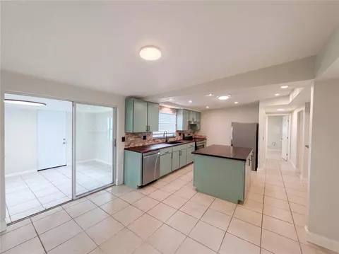 Kitchen - 119 Lantern Ln, Winter Haven, FL 33884 photo 2 of 2