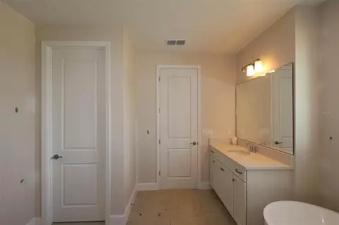 Bath - 5400 Lassen St, Saint Cloud, FL 34771 photo 2 of 4