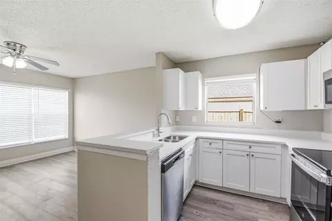 Kitchen - 1616 27th Ave E, Bradenton, FL 34208 photo 4 of 4