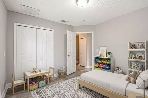Bedroom - 1616 27th Ave E, Bradenton, FL 34208 photo 1 of 8