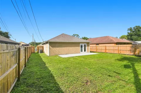 Exterior - 1616 27th Ave E, Bradenton, FL 34208 photo 4 of 6