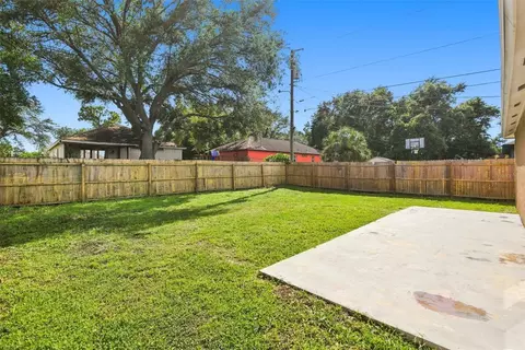 Exterior - 1616 27th Ave E, Bradenton, FL 34208 photo 2 of 6