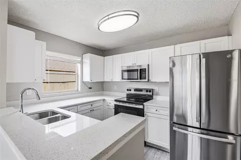 Kitchen - 1616 27th Ave E, Bradenton, FL 34208 photo 2 of 4