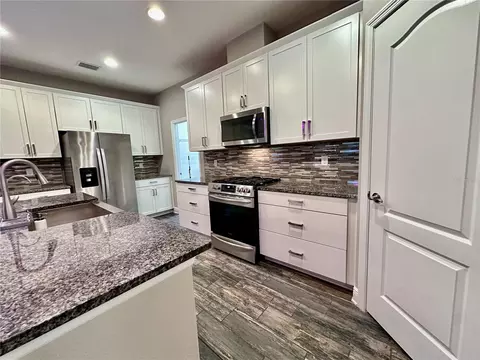 Kitchen - 1557 Amber Leaf Cir, Ocoee, FL 34761 photo 5 of 9