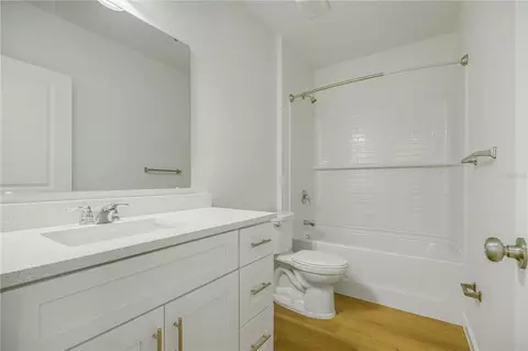 Bath - 525-527 Pine Ln, Eustis, FL 32726 photo 1 of 2