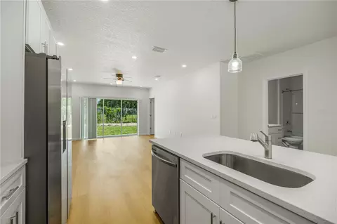 Living - 525-527 Pine Ln, Eustis, FL 32726 photo 4 of 4