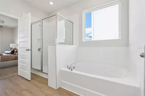 Bath - 8595 Hempstead Way, Mount Dora, FL 32757 photo 3 of 3