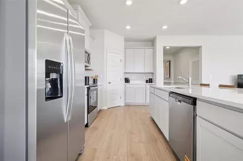 Kitchen - 8595 Hempstead Way, Mount Dora, FL 32757 photo 6 of 6