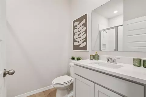 Bath - 8595 Hempstead Way, Mount Dora, FL 32757 photo 2 of 3