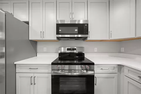 Kitchen - 6025 Cypress Ter, Sebring, FL 33876 photo 2 of 5