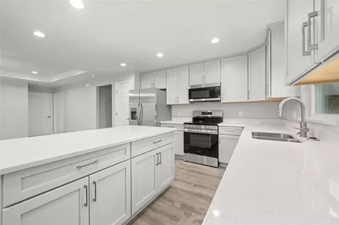 Kitchen - 6025 Cypress Ter, Sebring, FL 33876 photo 4 of 5