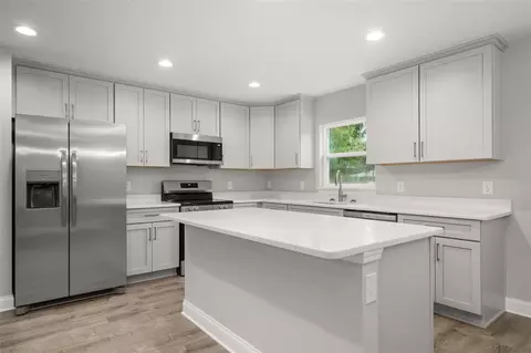 Kitchen - 6025 Cypress Ter, Sebring, FL 33876 photo 1 of 5