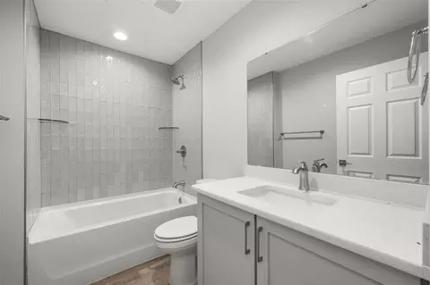 Bath - 6025 Cypress Ter, Sebring, FL 33876 photo 5 of 6