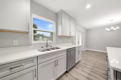 Kitchen - 6025 Cypress Ter, Sebring, FL 33876 photo 3 of 5