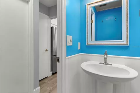 Bath - 121 Oak Ridge Ave, Edgewater, FL 32132 photo 3 of 3