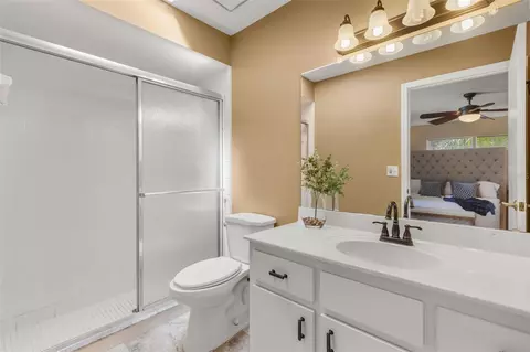 Bath - 121 Oak Ridge Ave, Edgewater, FL 32132 photo 2 of 3