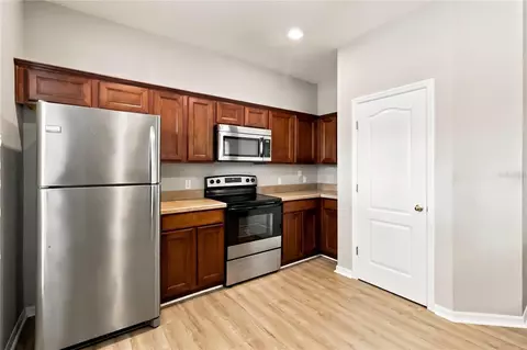 Kitchen - 7103 Red Lantern Dr #7103, Harmony, FL 34773 photo 2 of 2