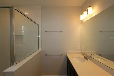Bath - 1385 Hyde St, Saint Cloud, FL 34771 photo 3 of 3