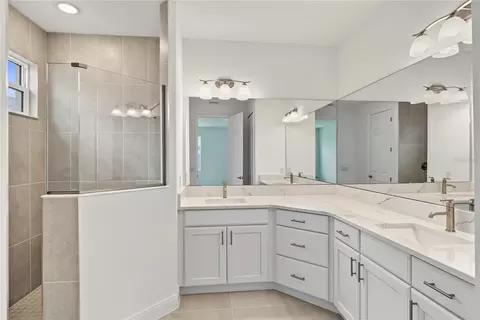 Bath - 3951 Kennebunk Loop, Mount Dora, FL 32757 photo 2 of 3