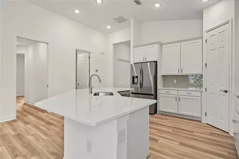 Kitchen - 3951 Kennebunk Loop, Mount Dora, FL 32757 photo 4 of 5